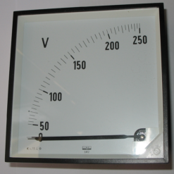 EA12N voltmetras 250V (144x144) E61300000008