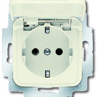 20EUK-212 Duro/Spring Kištukinis lizdas Schuko b/r su dangt. dr.kaulo