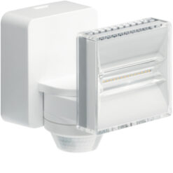 EE631 LED 8W 4000K 700Lm 140* IP55 prožektorius su judesio davikliu  baltas HAGER