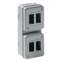 Ip40 sieninė dėžutė 4 (2+2 vert.) De